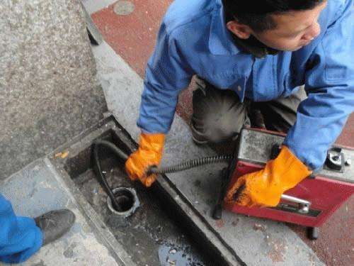 卫东疏通下水道