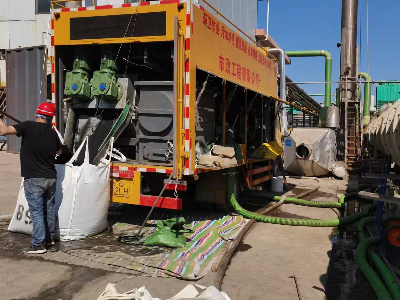 卫东淤泥压干处理